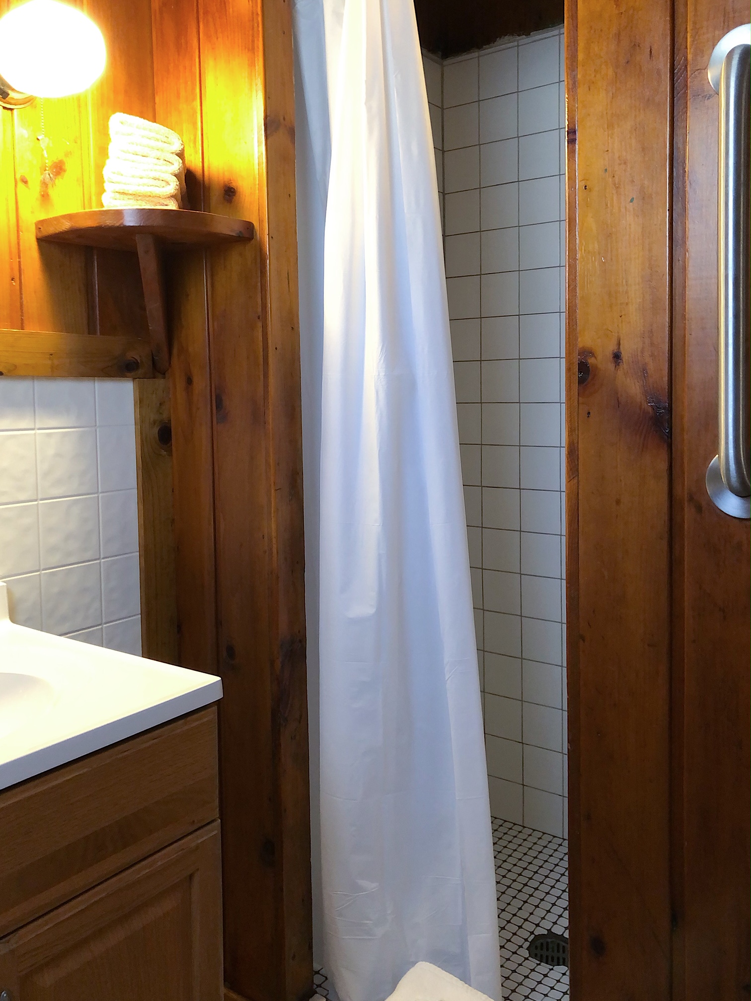 Twin Cedars Resort Cabin 3 bathroom interior