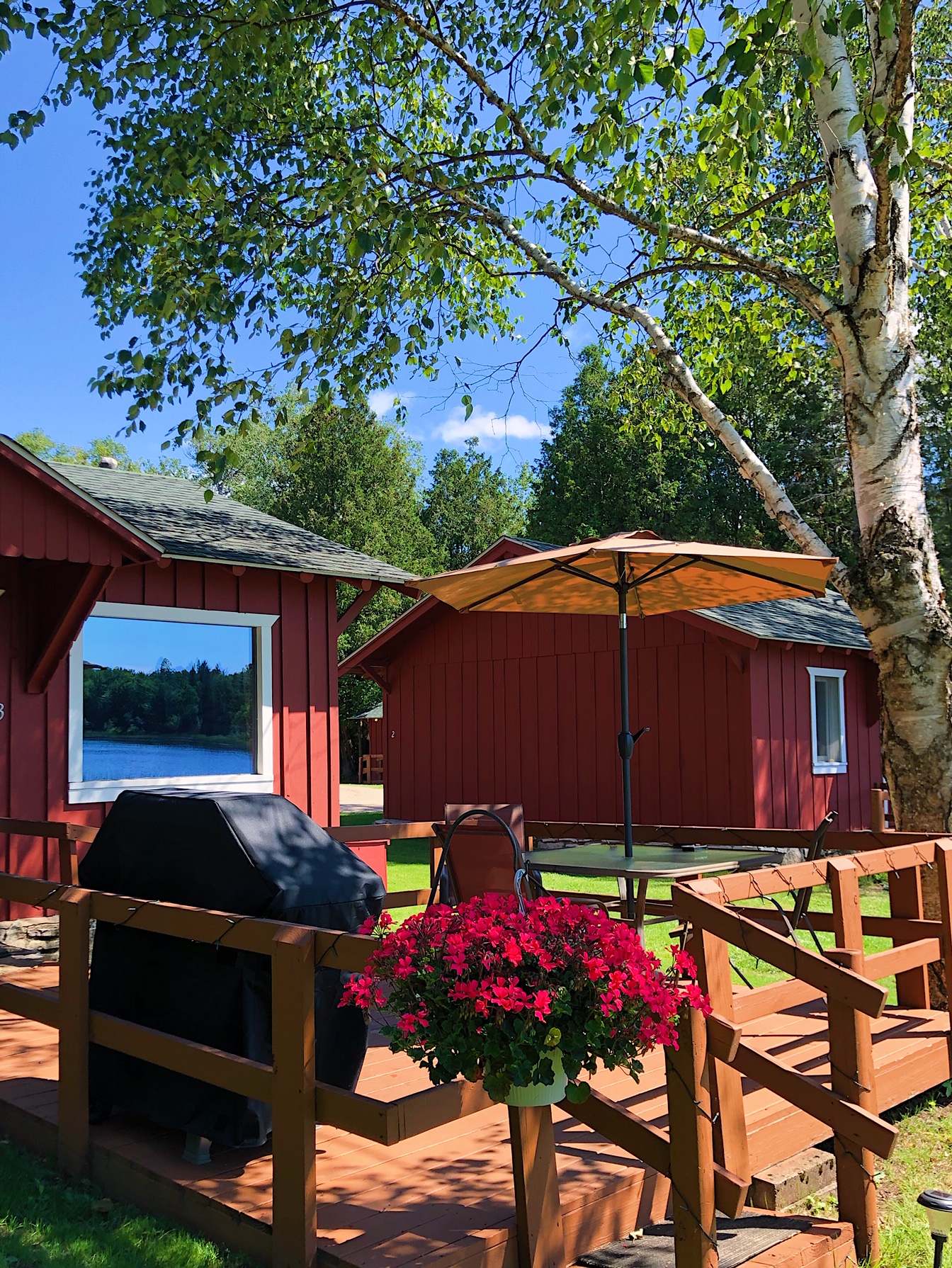 Twin Cedars cabin 3 deck exterior