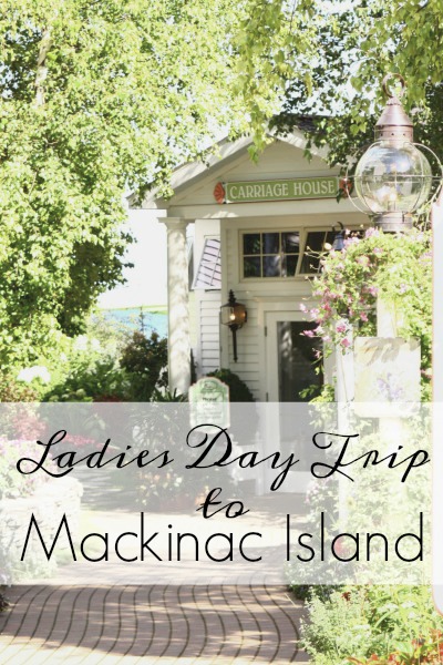 Day Trips to Mackinac Island Michigan, a trip that takes you back in time. Love this incredible island! #TheTwinCedars #MackinacIsland #Michigan #Travel #daytrips 