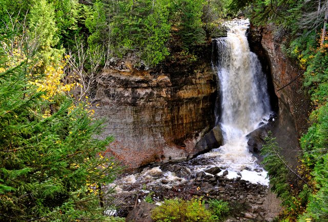 miners-falls. Michigan’s Upper Peninsula Bucket List, 50 things to do for everyone whether you are adventurous prefer easier exploration. #TheTwinCedars #Michigantravel #Michigan #UpperPeninsula #adventure #bucketlist #explore #outdoors