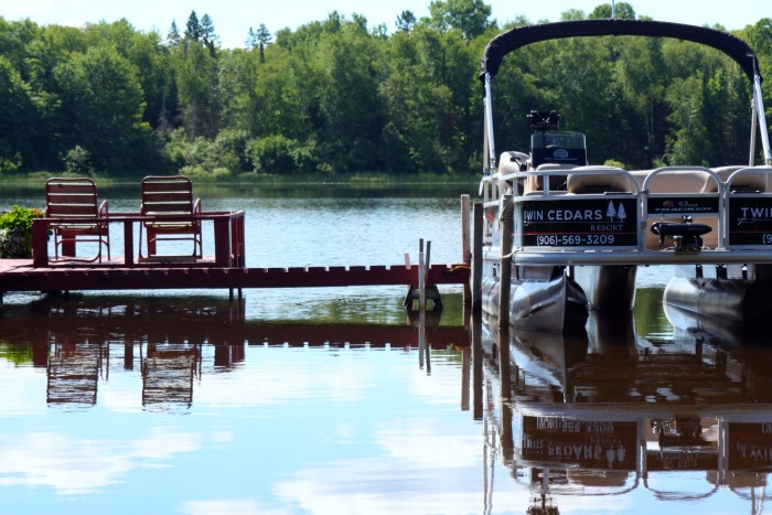 Twin Cedars Resort Pontoon Boat rental