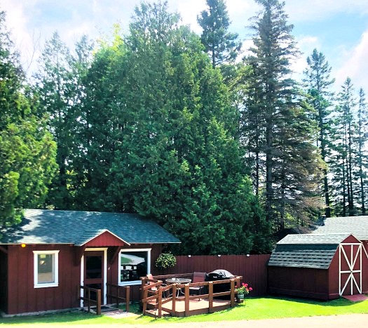 Adorable honeymoon cabins for outdoorsy couples to stay in U.P. Michigan