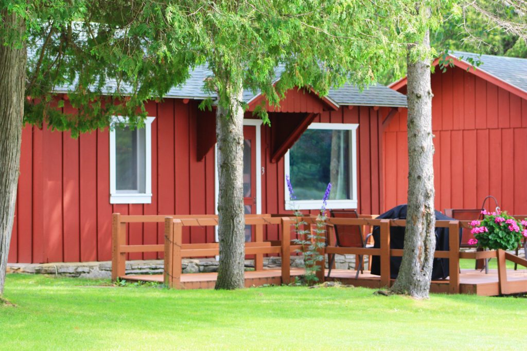 Cabin 3 lakefront at Twin Cedars Resort