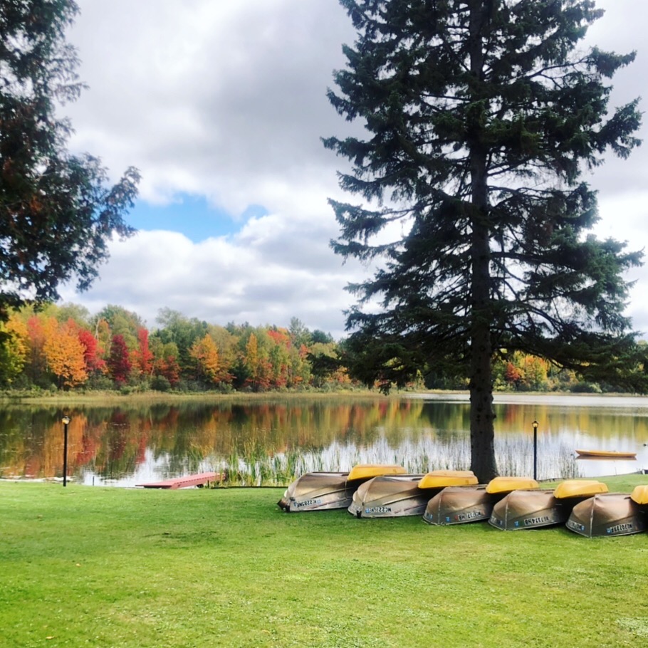 Fall colors at Twin Cedars Resort in UP Michigan