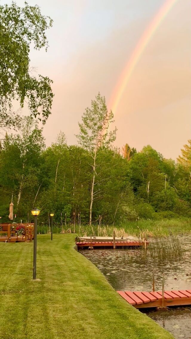 If you could choose the treasure at the end of your rainbow what would it be? 

☀️Thank you Mike for this incredible capture! Views like these never get old.